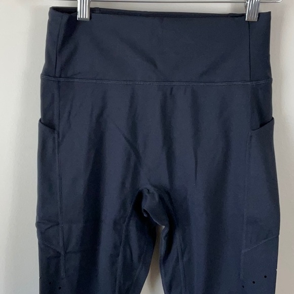 Fabletics High-Waisted Peforated Run 7/8 black - Picture 3 of 10